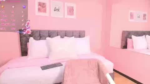 Snapshot of maddie_beauty chatting on 09-23-25, 08:34 Maddie online show from 09-23-25, 08:34