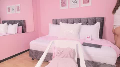 Snapshot of maddie_beauty chatting on 10-16-25, 06:53 Maddie online show from 10-16-25, 06:53