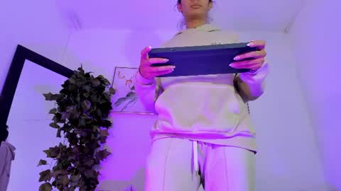 Maddie Ray online show from 06-08-26, 12:05
