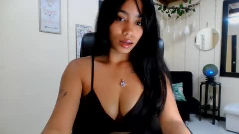 Snapshot of maddie_thompsonn chatting on 10-24-25, 04:42 maddie_thompsonn online show from 10-24-25, 04:42