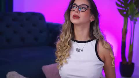 Snapshot of maddiebryggs chatting on 12-01-25, 09:58 Maddie online show from 12-01-25, 09:58