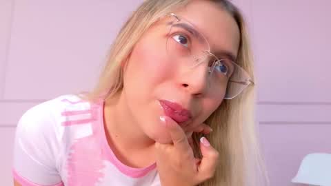maddietease online show from 11-08-25, 01:11