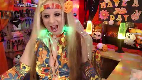 Snapshot of maddisonrae76 chatting on 10-30-25, 12:56 MaddisonRae online show from 10-30-25, 12:56