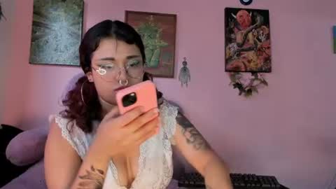 Snapshot of maddy_jhonsson chatting on 06-25-26, 08:57 Maddy online show from 06-25-26, 08:57