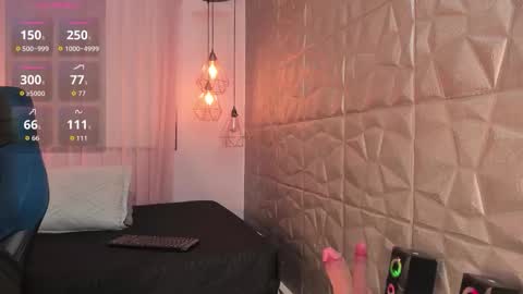 Snapshot of maddy_magic chatting on 10-29-25, 07:59 Maddy online show from 10-29-25, 07:59