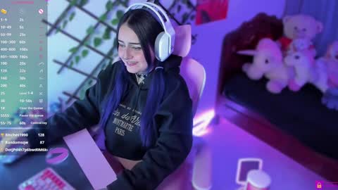 Snapshot of maddyfoox chatting on 01-07-25, 01:17 Maddy Foox online show from 01-07-25, 01:17