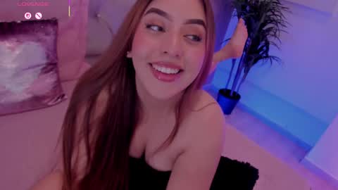 Snapshot of maddylennon chatting on 03-05-25, 07:17 Lina  online show from 03-05-25, 07:17