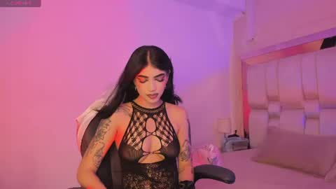 Snapshot of maddyperez8 chatting on 07-07-26, 01:04 BELLA online show from 07-07-26, 01:04
