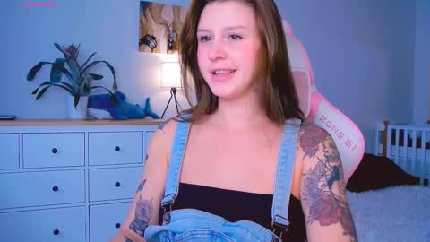 Snapshot of made_by_heaven chatting on 09-18-25, 01:02 Rada online show from 09-18-25, 01:02