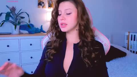 Snapshot of made_by_heaven chatting on 09-19-25, 08:49 Rada online show from 09-19-25, 08:49