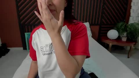 Snapshot of madelaine_blosson chatting on 04-12-26, 02:22 Madelaine online show from 04-12-26, 02:22