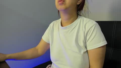 Snapshot of madelaine_blosson chatting on 04-17-26, 10:29 Madelaine online show from 04-17-26, 10:29