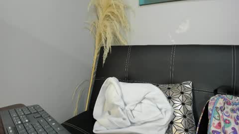 Snapshot of madelaine_blosson chatting on 04-20-26, 10:29 Madelaine online show from 04-20-26, 10:29