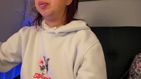 Snapshot of madelaine_blosson chatting on 05-07-26, 10:31 Madelaine online show from 05-07-26, 10:31