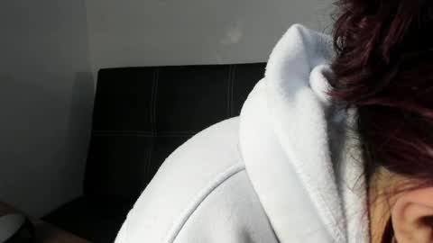 Snapshot of madelaine_blosson chatting on 05-11-26, 10:21 Madelaine online show from 05-11-26, 10:21