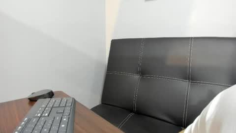 Snapshot of madelaine_blosson chatting on 05-20-26, 10:21 Madelaine online show from 05-20-26, 10:21