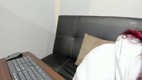Snapshot of madelaine_blosson chatting on 05-25-26, 10:32 Madelaine online show from 05-25-26, 10:32