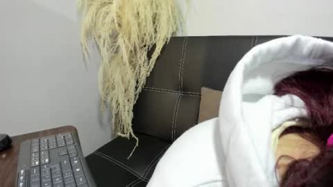 Snapshot of madelaine_blosson chatting on 05-27-26, 10:23 Madelaine online show from 05-27-26, 10:23