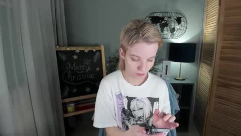 Snapshot of madelaines chatting on 12-21-25, 08:43 madelaines online show from 12-21-25, 08:43