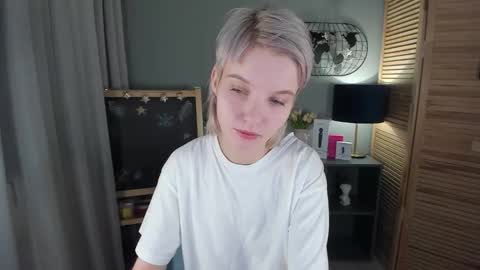 Snapshot of madelaines chatting on 01-14-26, 10:54 madelaines online show from 01-14-26, 10:54