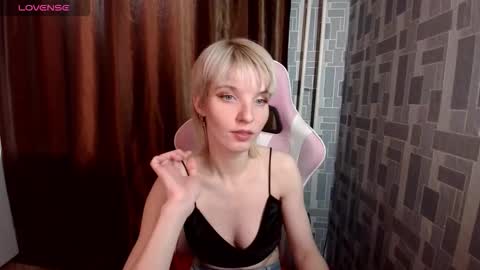 Snapshot of madelaines chatting on 02-07-26, 03:43 madelaines online show from 02-07-26, 03:43