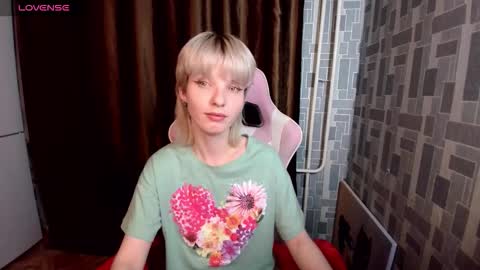 Snapshot of madelaines chatting on 03-08-26, 10:35 madelaines online show from 03-08-26, 10:35