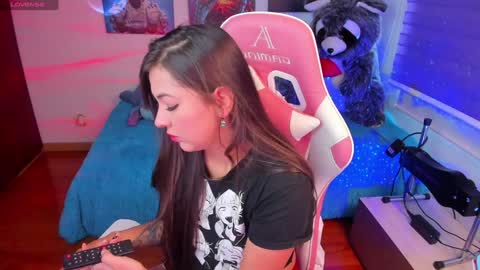 Snapshot of madeleine_shinobi chatting on 01-27-25, 09:11 Emily Only Fans online show from 01-27-25, 09:11