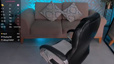 Snapshot of madelinefox_ chatting on 02-01-25, 11:43 Madeline online show from 02-01-25, 11:43