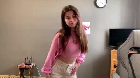 Snapshot of madelinepanagos chatting on 06-05-26, 01:17 Alice online show from 06-05-26, 01:17