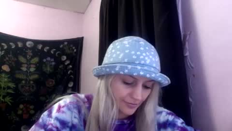 Snapshot of madelinevalentine chatting on 10-28-25, 12:47 madeline online show from 10-28-25, 12:47