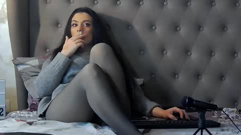 Snapshot of madelynvelure chatting on 11-19-25, 08:14 madelynvelure online show from 11-19-25, 08:14