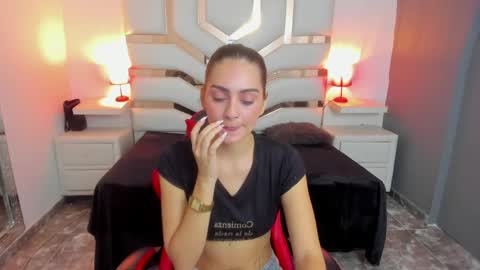 Snapshot of madisoncarzon chatting on 09-20-25, 08:10 Madison Carzon online show from 09-20-25, 08:10