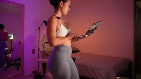 Snapshot of madisonlara chatting on 06-24-26, 04:50 madisonlara online show from 06-24-26, 04:50