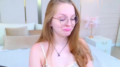 Snapshot of madisonsmitt chatting on 06-17-26, 05:21 Maddy online show from 06-17-26, 05:21