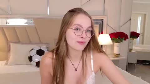 Snapshot of madisonsmitt chatting on 07-05-26, 05:14 Maddy online show from 07-05-26, 05:14