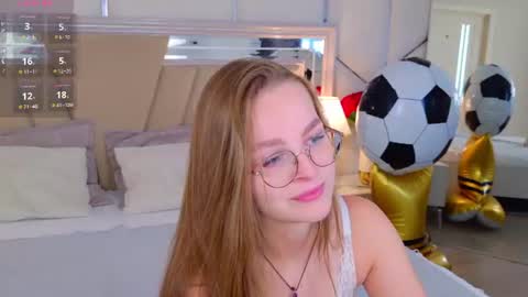 Snapshot of madisonsmitt chatting on 07-09-26, 05:22 Maddy online show from 07-09-26, 05:22