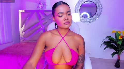 Snapshot of madisson_davon chatting on 12-14-24, 02:53 Madisson Davon online show from 12-14-24, 02:53