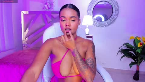 Snapshot of madisson_davon chatting on 12-14-24, 05:58 Madisson Davon online show from 12-14-24, 05:58