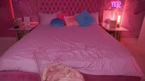 Snapshot of madissonsoft chatting on 10-22-25, 01:00 madissonsoft online show from 10-22-25, 01:00