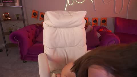 Snapshot of madissonsoft chatting on 10-30-25, 02:40 madissonsoft online show from 10-30-25, 02:40