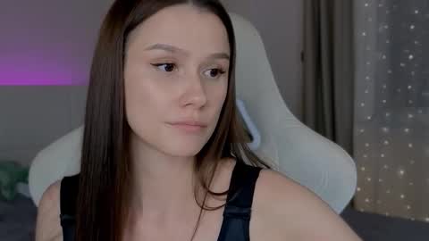 Snapshot of madissson chatting on 10-07-25, 06:27 Madi Soon online show from 10-07-25, 06:27