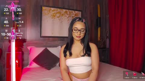 Snapshot of madyluxx chatting on 01-18-25, 08:30 MadyLuxx online show from 01-18-25, 08:30