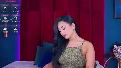 Snapshot of madyluxx chatting on 06-12-26, 06:51 MadyLuxx online show from 06-12-26, 06:51