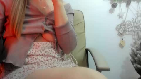 Snapshot of madyqueen chatting on 12-26-24, 06:12 Mara online show from 12-26-24, 06:12