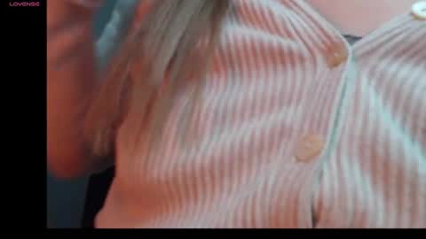 Snapshot of madyqueen chatting on 02-27-25, 06:42 Mara online show from 02-27-25, 06:42