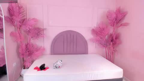 Snapshot of madyscarlett chatting on 10-08-25, 11:52 madyscarlett online show from 10-08-25, 11:52