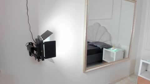 Snapshot of madyscarlett chatting on 10-10-25, 12:04 madyscarlett online show from 10-10-25, 12:04
