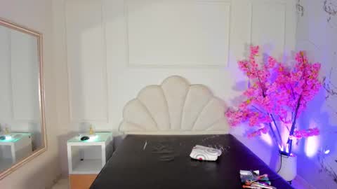 Snapshot of madyscarlett chatting on 10-11-25, 11:53 madyscarlett online show from 10-11-25, 11:53