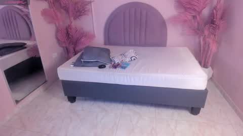 Snapshot of madyscarlett chatting on 10-13-25, 11:43 madyscarlett online show from 10-13-25, 11:43