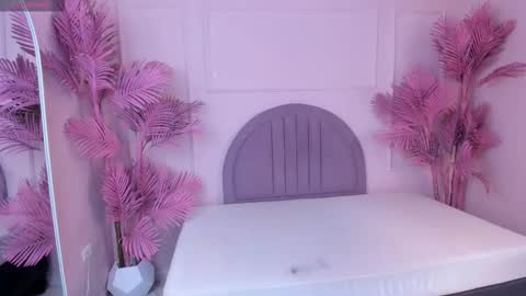 Snapshot of madyscarlett chatting on 10-14-25, 01:23 madyscarlett online show from 10-14-25, 01:23